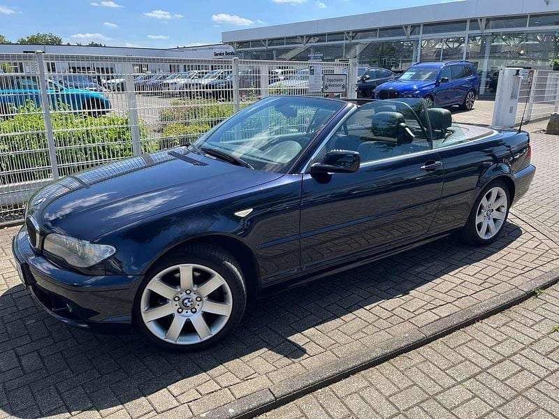 Blau Gebraucht 2005 BMW 320 Cabriolet Exclusive Cabrio | 12.950 € (Fairer Preis) - Bild 1/4