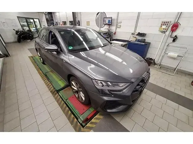Gebraucht Audi A3 S-Line 150 PS (110 kW) 2025 Daytonagrau Kombi