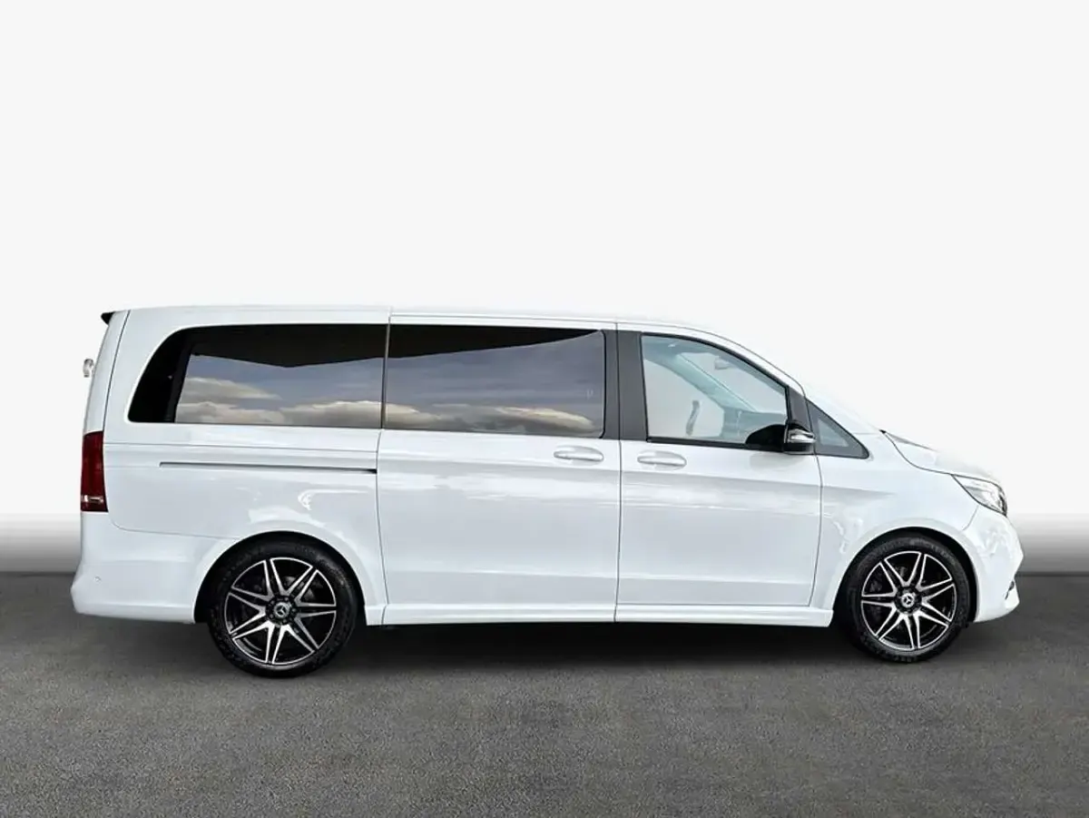 Gebraucht Mercedes V300 Night 237 PS (174 kW) 2022 Silber Van / Kleinbus