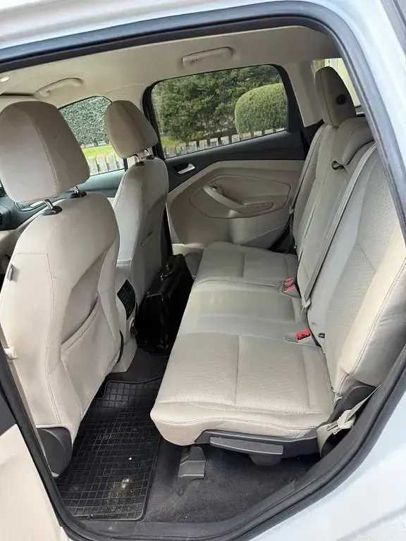 Usado Ford Kuga Trend 182 HP (133 kW) 2017 Branco SUV