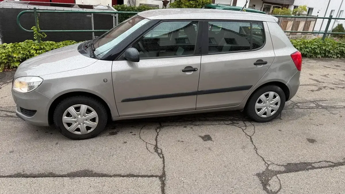 Gebraucht Skoda Fabia 44 PS (32 kW) 2010 Grau Kleinwagen