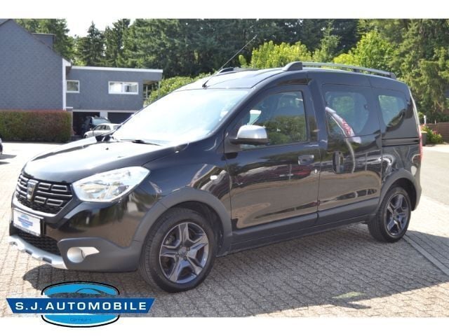 Schwarz Gebraucht 2017 Dacia Dokker Celebration Van | 8.450 € (Superpreis) - Bild 1/4