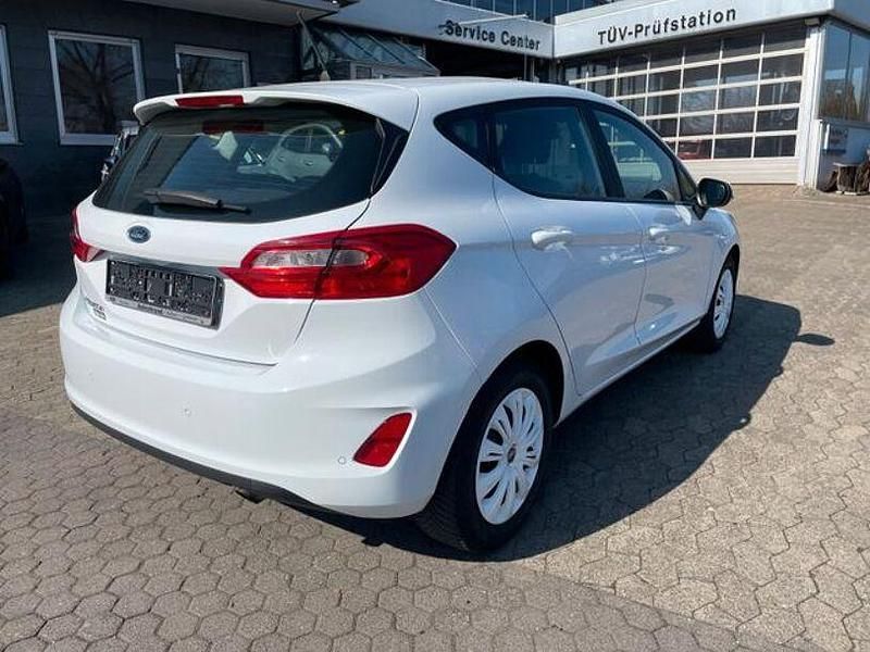Gebraucht Ford Fiesta Cool & Connect 101 PS (74 kW) 2018 Weiß Kleinwagen