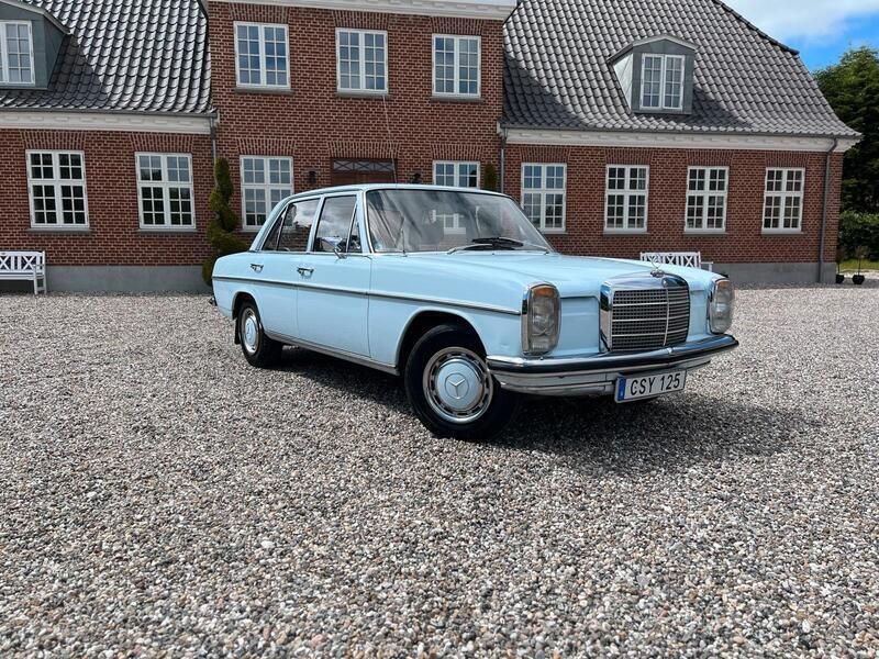 Gebraucht Mercedes 230 120 PS (88 kW) 1972 Blau Limousine