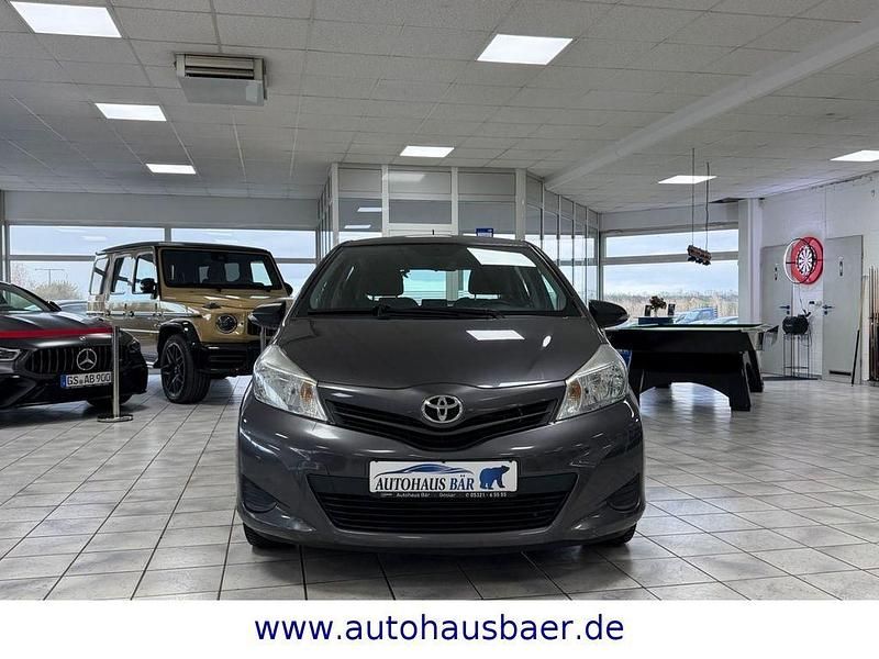 Gebraucht Toyota Yaris Cool 99 PS (72 kW) 2012 Grau Kleinwagen