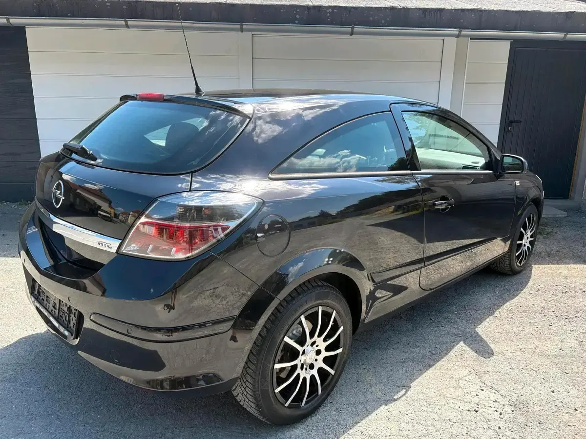 Gebraucht Opel Astra GTC 90 PS (66 kW) 2008 Schwarz Coupé