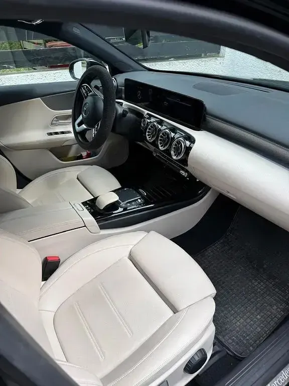 Gebraucht Mercedes A180 136 PS (100 kW) 2021 Schwarz Limousine