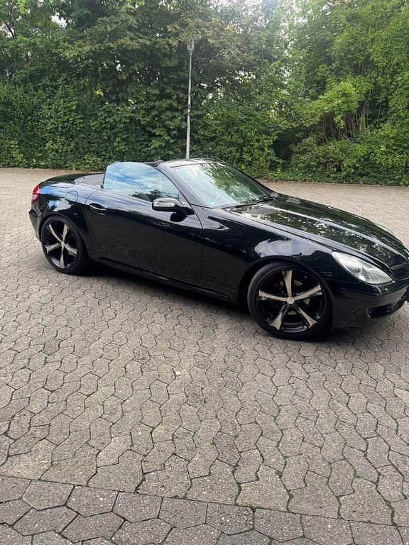 Schwarz Gebraucht 2006 Mercedes SLK200 Cabrio | 8.900 € (Fairer Preis) - Bild 1/4