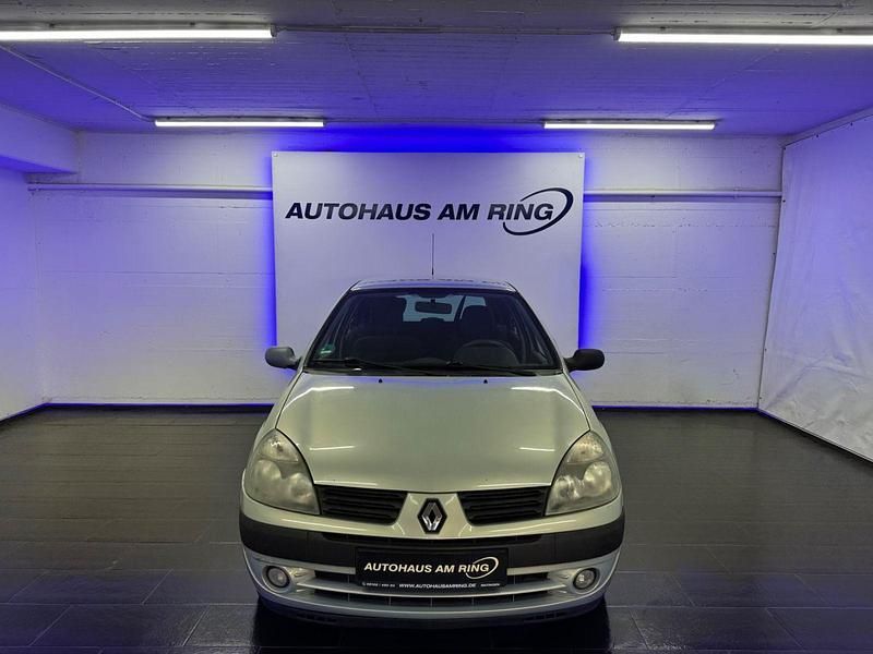 Grau Gebraucht 2004 Renault Clio II Kleinwagen | 999 € (Guter Preis) - Bild 1/4
