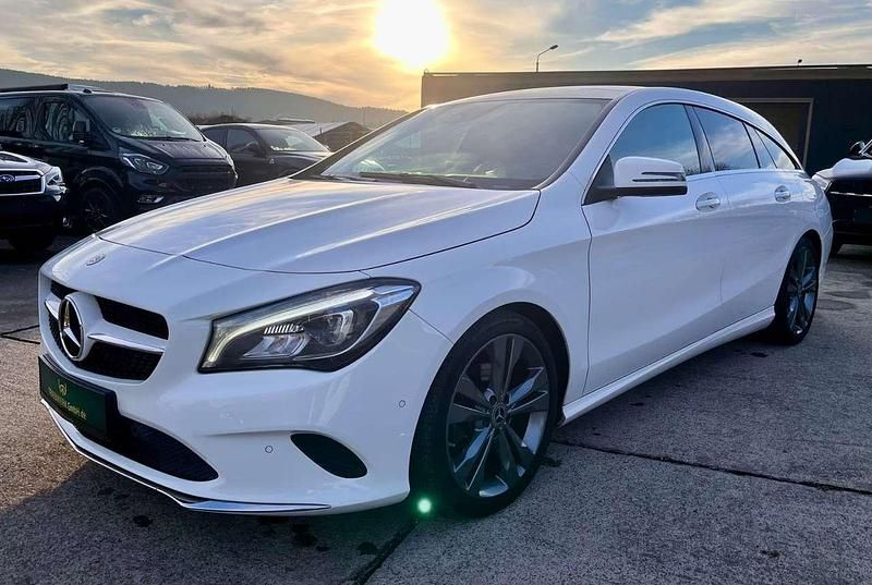 Gebraucht Mercedes CLA180 Shooting Brake 122 PS (89 kW) 2018 Weiß Kombi