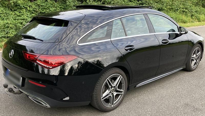 Schwarz Gebraucht 2022 Mercedes CLA200 Shooting Brake AMG line Kombi | 29.600 € (Fairer Preis) - Bild 1/4