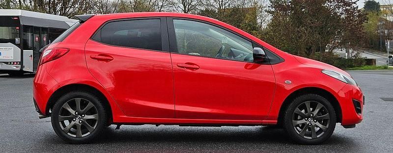 Gebraucht Mazda 2 Edition 75 PS (55 kW) 2014 Rot Limousine