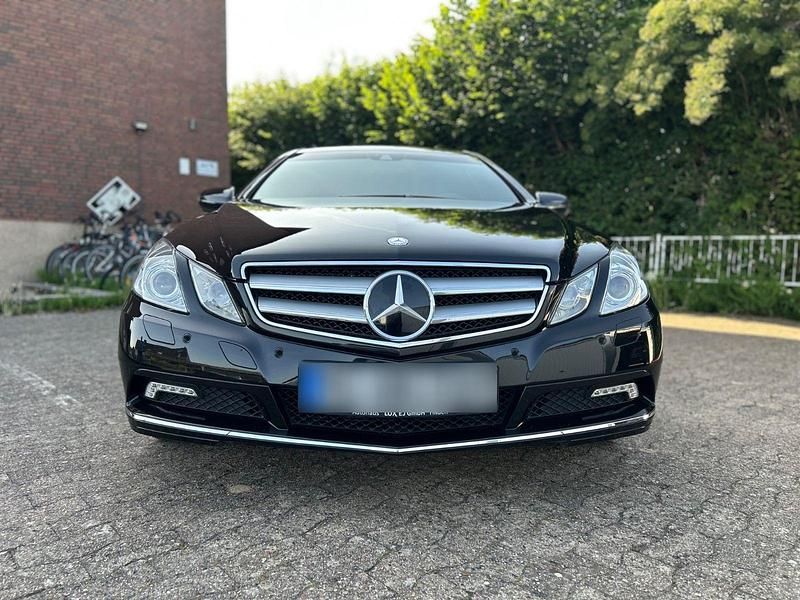 Gebraucht Mercedes E250 204 PS (150 kW) 2009 Schwarz Coupé