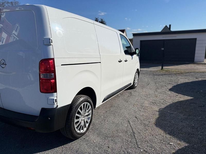 Gebraucht Opel Vivaro 177 PS (130 kW) 2019 Weiß Van / Kleinbus