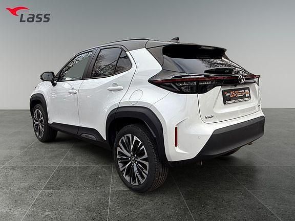 Gebraucht Toyota Yaris Hybrid Advance 130 PS (95 kW) 2024 Platinum weiß metallic / schwarz