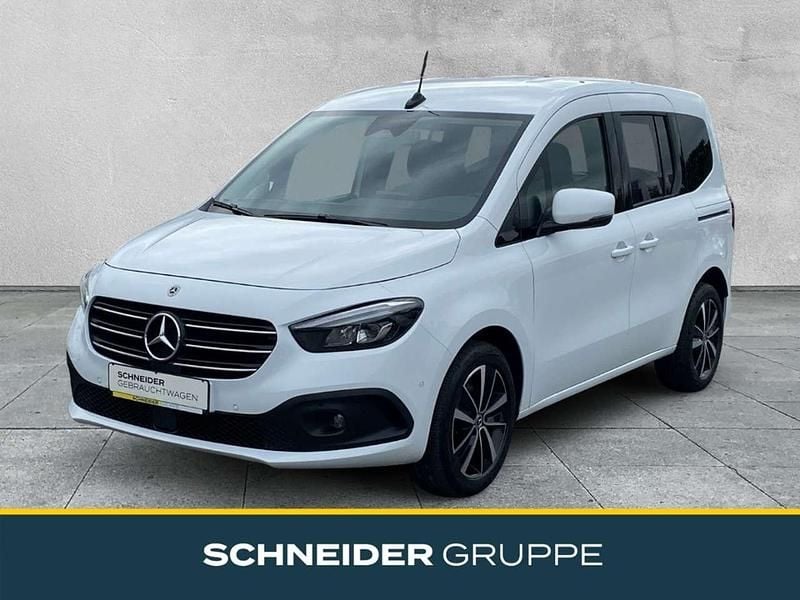 Weiß Gebraucht 2023 Mercedes 180 Edition Limousine | 27.890 € (Fairer Preis) - Bild 1/4