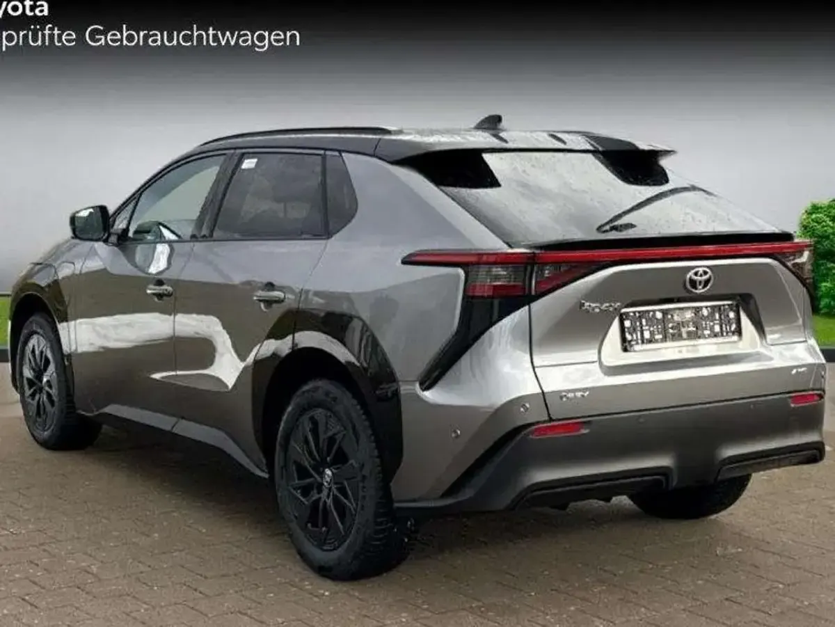 Neu Toyota bZ4X Lounge 252 kW (343 PS) 2026 Precious metal/ attitude black SUV