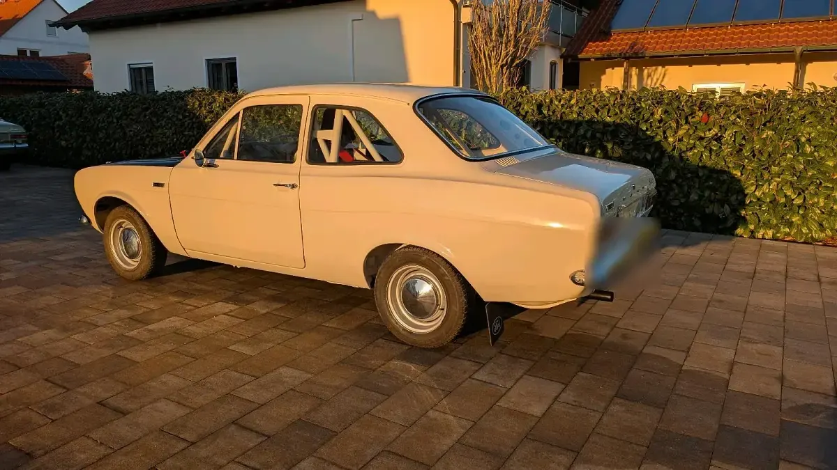 Gebraucht Ford Escort 110 PS (80 kW) 1969 Weiß Kleinwagen