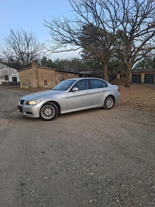 Gebraucht BMW 318 2008 Silber Limousine