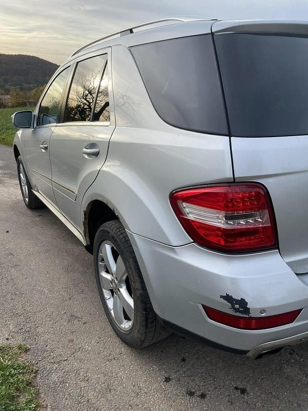 Gebraucht Mercedes ML350 231 PS (169 kW) 2010 Silber SUV