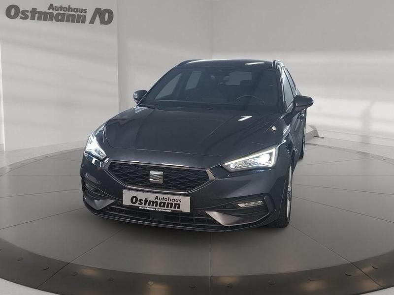 Grau Gebraucht 2022 Seat Leon FR Limousine | 21.710 € (Fairer Preis) - Bild 1/4