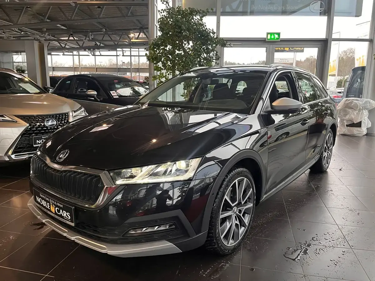 Gebraucht Skoda Octavia Scout 4x4 200 PS (147 kW) 2022 Schwarzmagic perleffekt Kombi