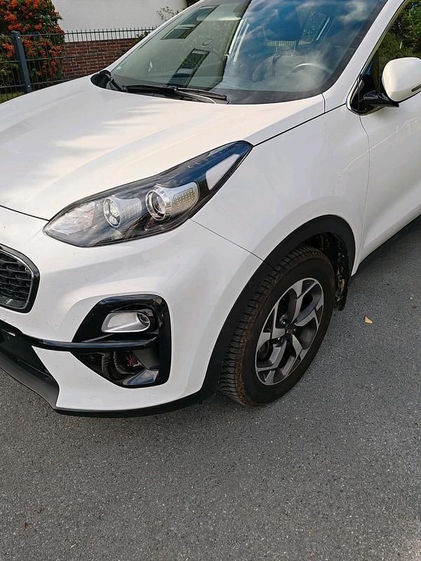 Weiß Gebraucht 2019 Kia Sportage SUV | 19.500 € (Fairer Preis) - Bild 1/4