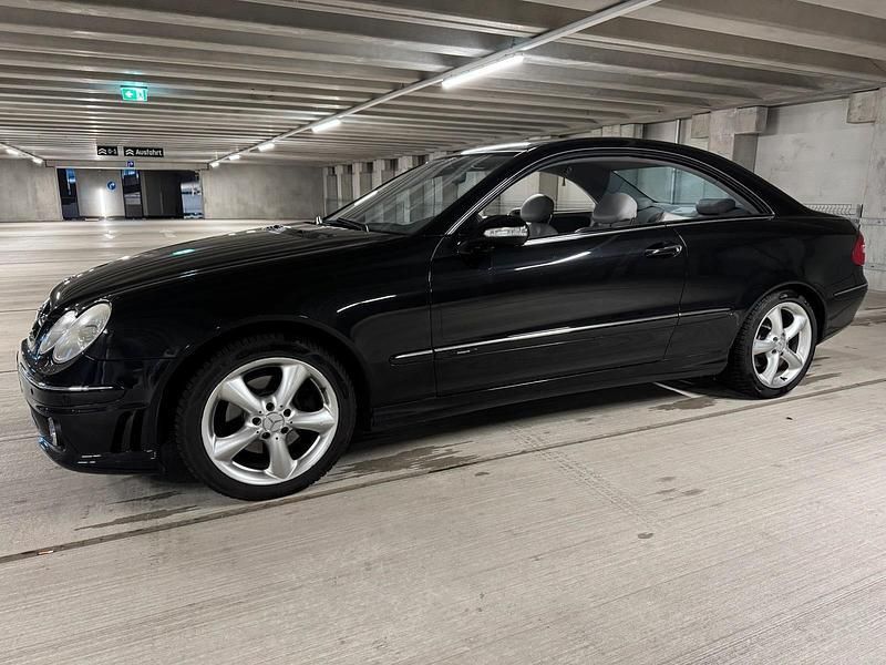 Schwarz Gebraucht 2002 Mercedes CLK240 Avantgarde Coupé | 6.900 € (Etwas zu teuer) - Bild 1/4