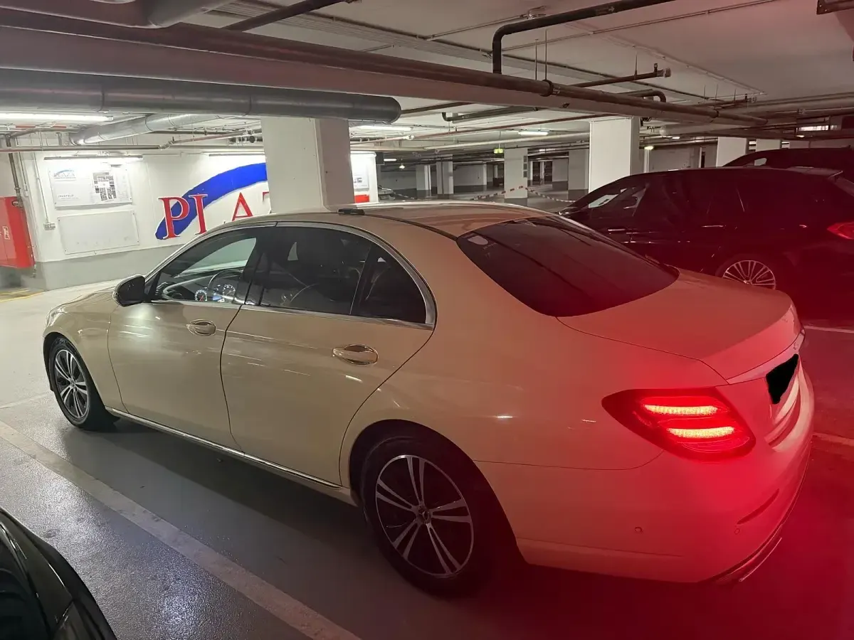 Gebraucht Mercedes E200 160 PS (117 kW) 2019 Andere farben Limousine