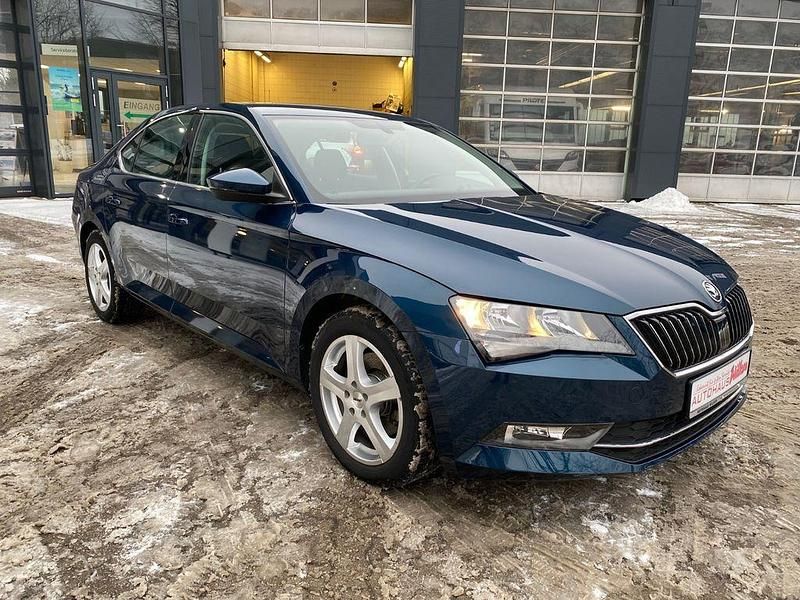 Gebraucht Skoda Superb Ambition 220 PS (161 kW) 2015 Blau Limousine