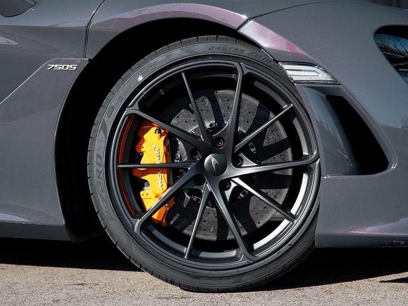 Neu McLaren 750S 751 PS (552 kW) 2026 Grau Coupé