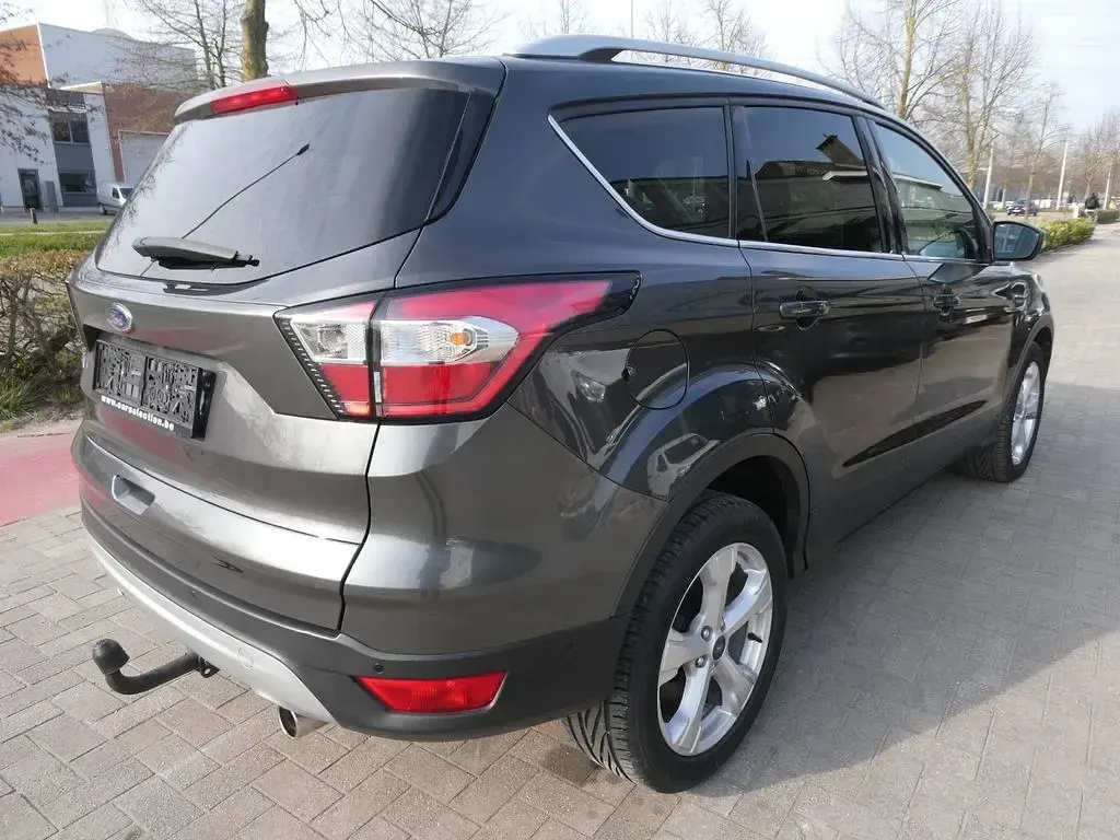 Gebraucht Ford Kuga Titanium 150 PS (110 kW) 2017 Grau SUV