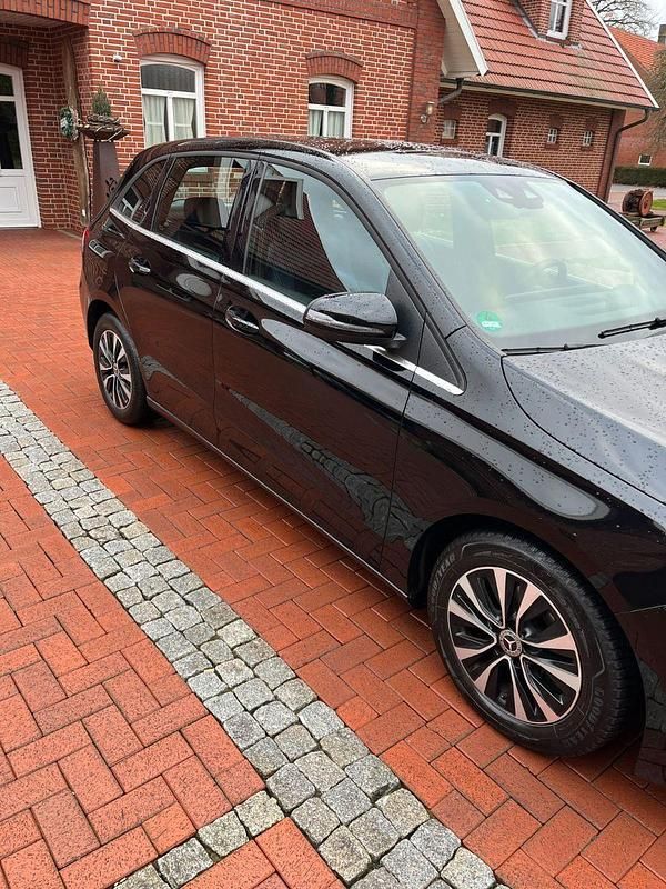 Gebraucht Mercedes B200 150 PS (110 kW) 2020 Schwarz Van / Kleinbus