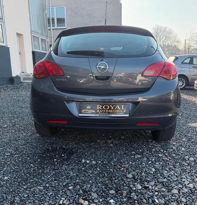 Gebraucht Opel Astra Selection 101 PS (74 kW) 2011 Grau Kleinwagen