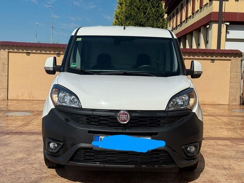 Weiß Gebraucht 2021 Fiat Doblò Van / Kleinbus | 12.900 € (Guter Preis) - Bild 1/4