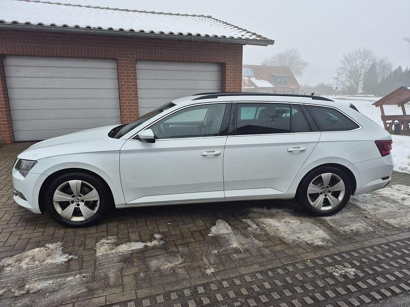 Gebraucht Skoda Superb 150 PS (110 kW) 2016 Weiß Kombi