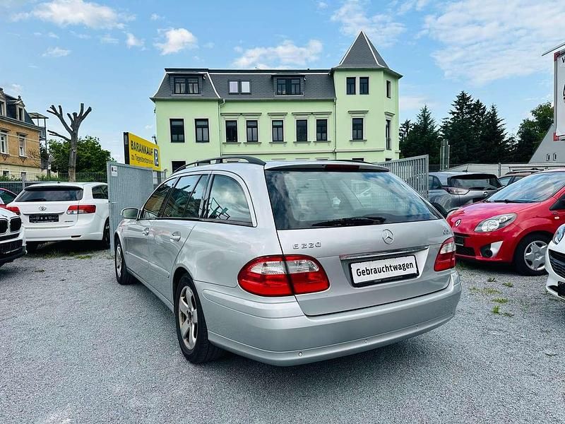 Gebraucht Mercedes E220 150 PS (110 kW) 2005 Brillantsilber  metalliclack Kombi