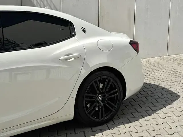 Gebraucht Maserati Ghibli 349 PS (256 kW) 2022 Weiß Limousine