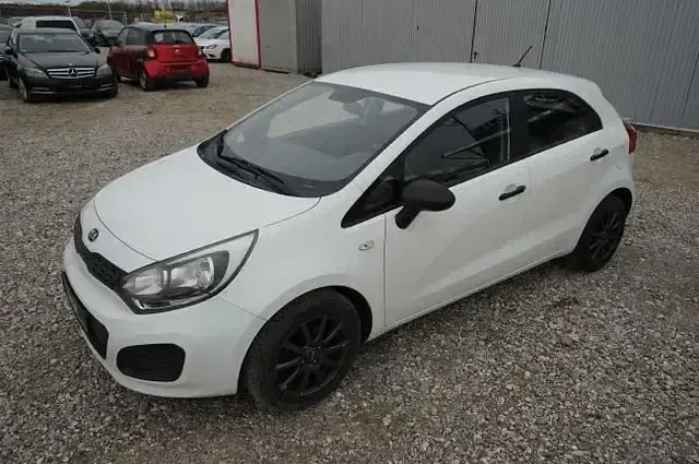 Gebraucht Kia Rio 86 PS (63 kW) 2014 (ud) clear white Limousine