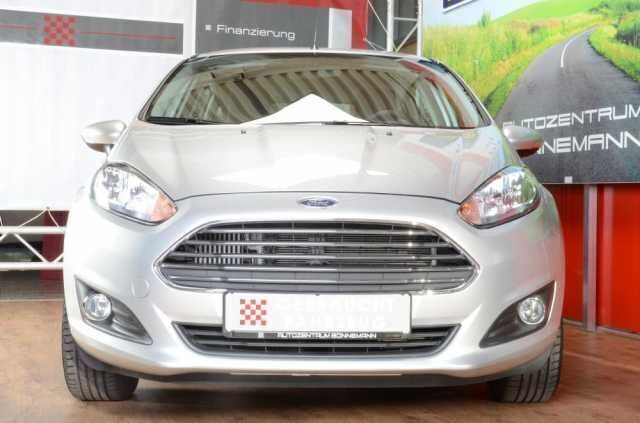Gebraucht Ford Fiesta Trend 101 PS (74 kW) 2014 Silber metallic Kleinwagen