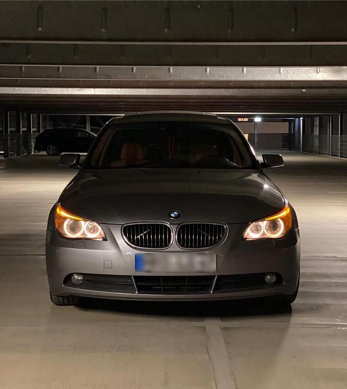 Gebraucht BMW 523 177 PS (130 kW) 2006 Silber Limousine