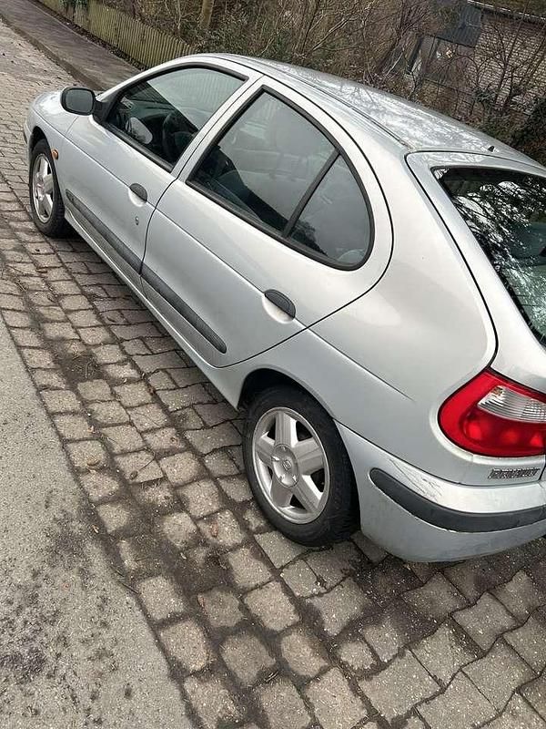 Gebraucht 2000 Renault Mégane Limousine | 1.100 € (Fairer Preis) - Bild 1/4