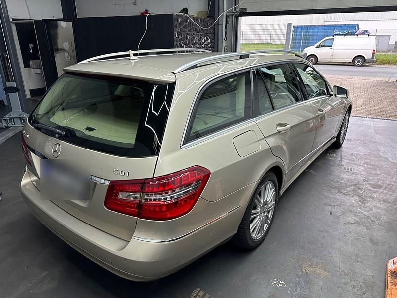 Usata Mercedes E250 Elegance 204 CV (150 kW) 2009 Beige Station wagon