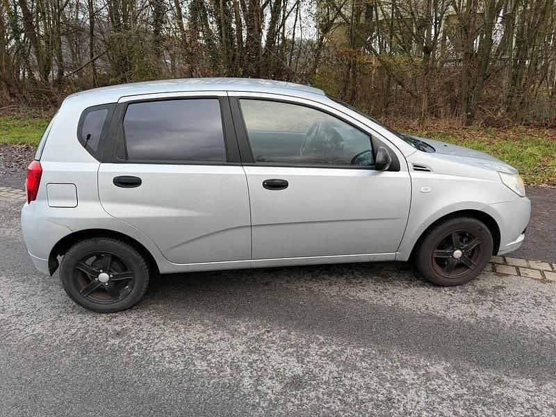 Gebraucht Chevrolet Aveo 84 PS (61 kW) 2002 Silber Kleinwagen