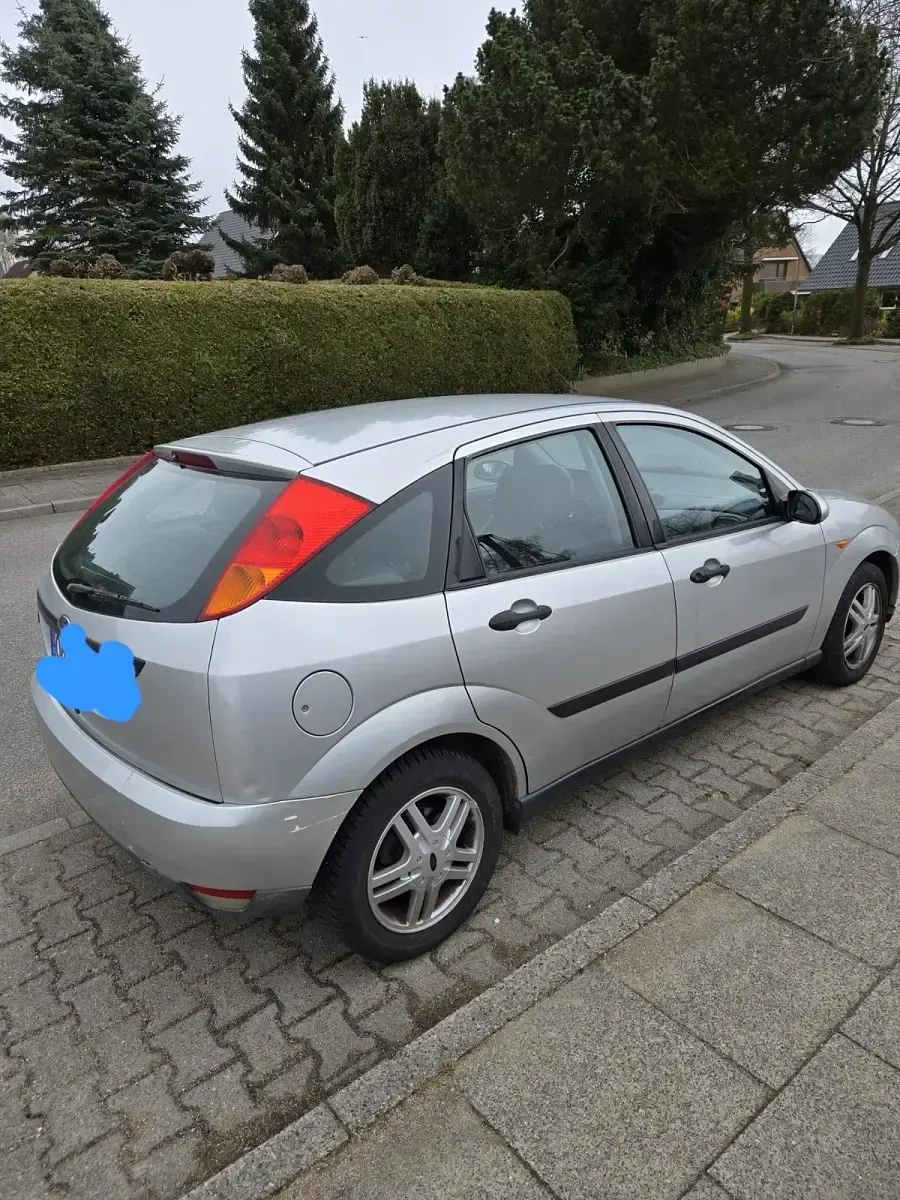 Second-hand Ford Focus 100 CP (73 kW) 2002 Argintiu Hatchback