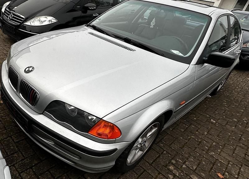 Silber Gebraucht 1998 BMW 320 Limousine | 2.890 € (Fairer Preis) - Bild 1/4