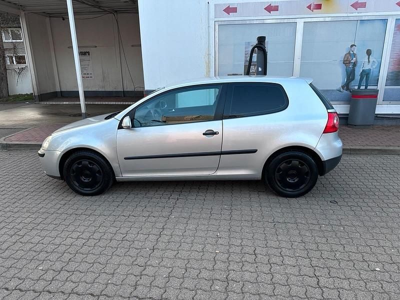 Second-hand VW Golf IV 75 CP (55 kW) 2004 Argintiu Hatchback