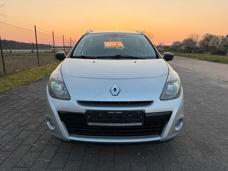 Gebraucht Renault Clio GrandTour Night&Day 101 PS (74 kW) 2010 Silber Kombi