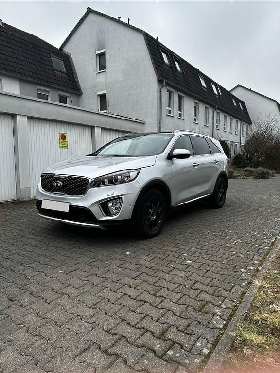 Silber Gebraucht 2015 Kia Sorento Platinum Edition SUV | 14.799 € (Fairer Preis) - Bild 1/4