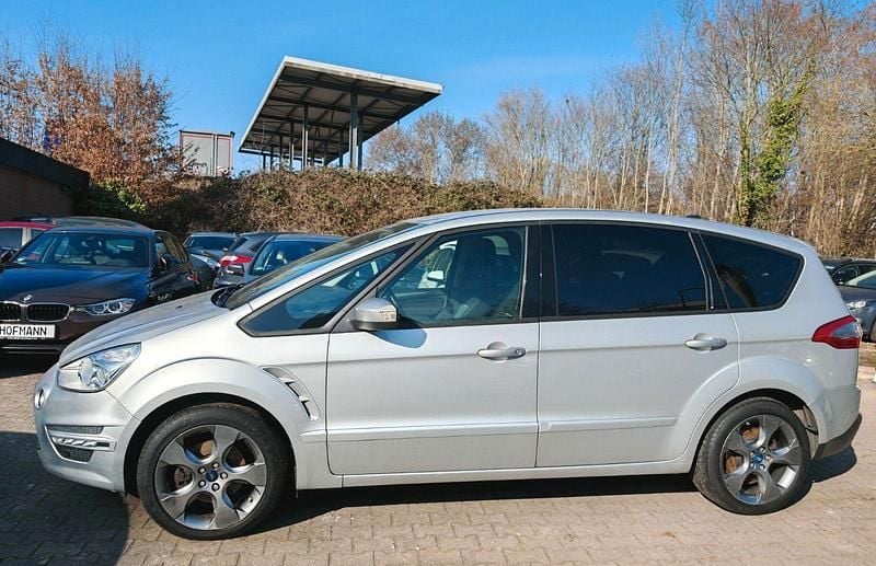 Gebraucht Ford S-MAX Champions Edition 140 PS (102 kW) 2013 Silber Van / Kleinbus